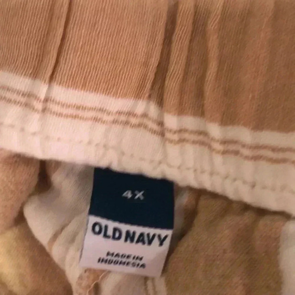 Old navy plus size 4X khaki and white soft pull on shorts - Picture 3 of 6